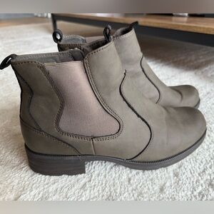 Earth Origins Women’s Gray Ankle Boots